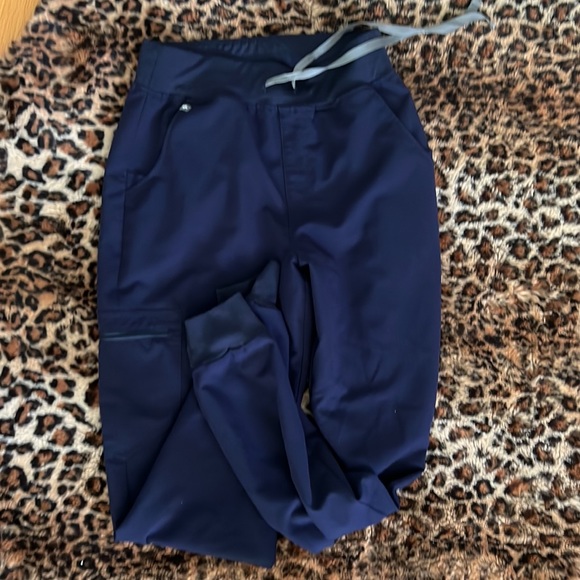 FIGS Zamora High wasted scrub pants Small TALL - Picture 4 of 4